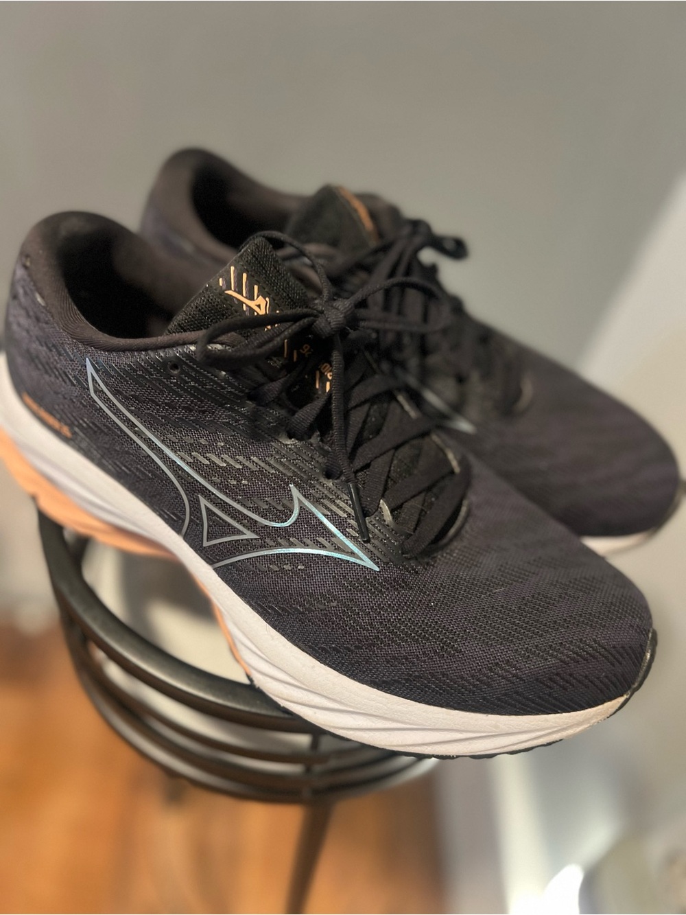 Mizuno Black Running Sneakers with Peach Accents size 10 women